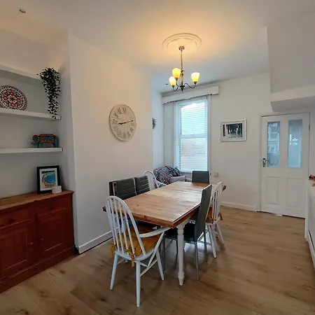 4 Bed House Sea Views Benji'S By The Beach Morecambe Exterior photo