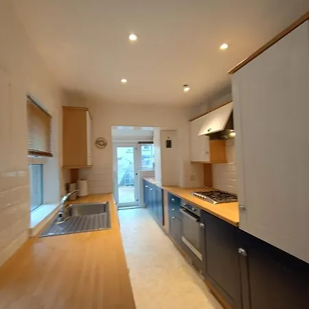 4 Bed House Sea Views Benji'S By The Beach Morecambe Exterior photo