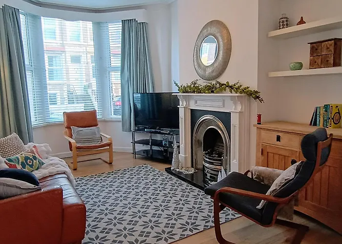 4 Bed House Sea Views Benji\'S By The Beach