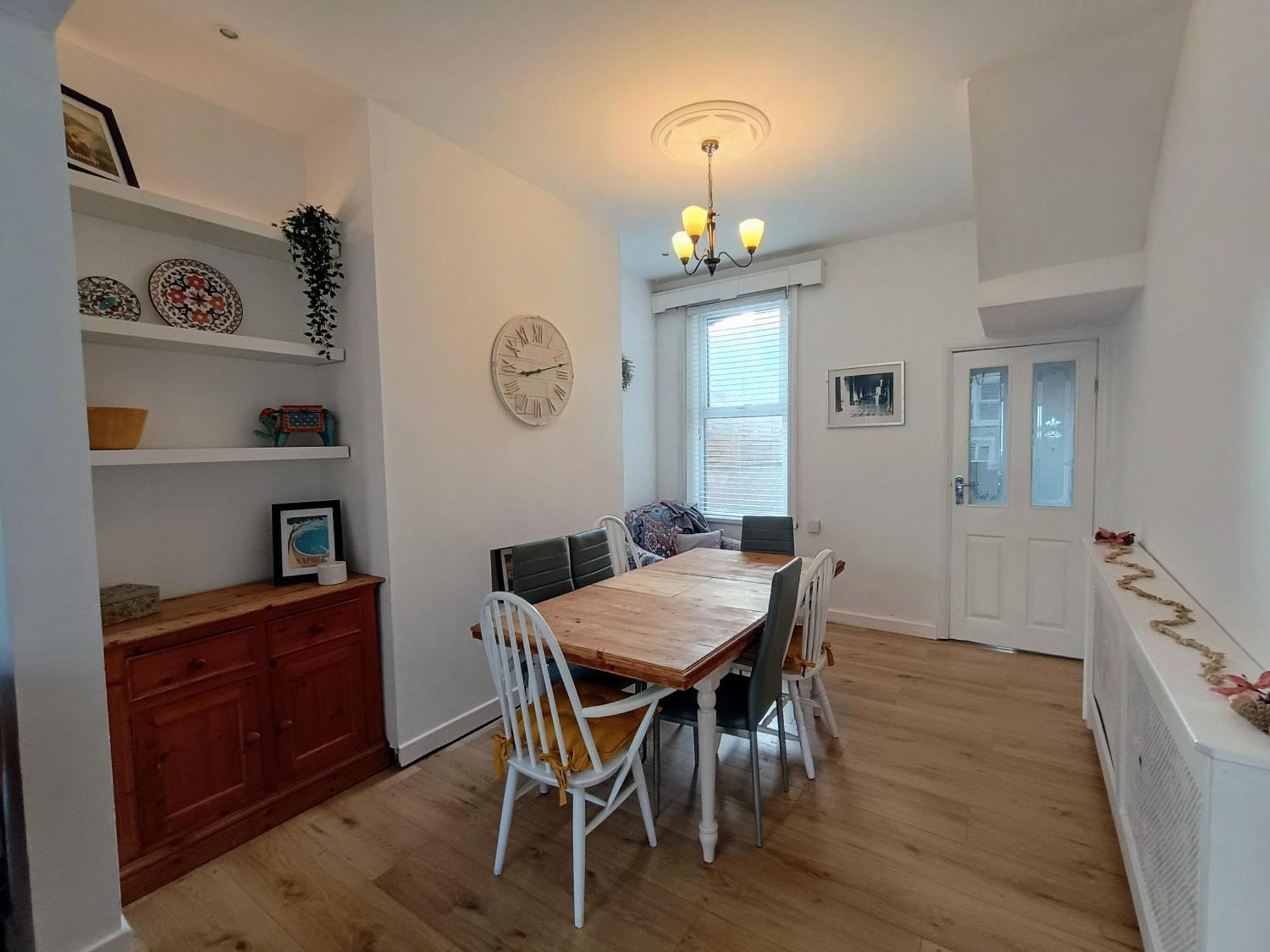 4 Bed House Sea Views Benji's By The Holiday home *
