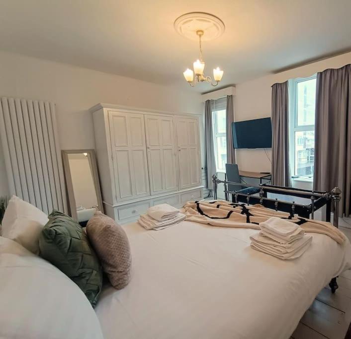 Holiday home 4 Bed House Sea Views Benji's By The